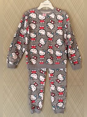 Hello Kitty by Sanrio-Fleece crewneck sweatshirt and pant 2pc Set (Sz 8/10) NWT